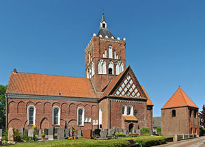 Pilsumer Kirche 2010.jpg